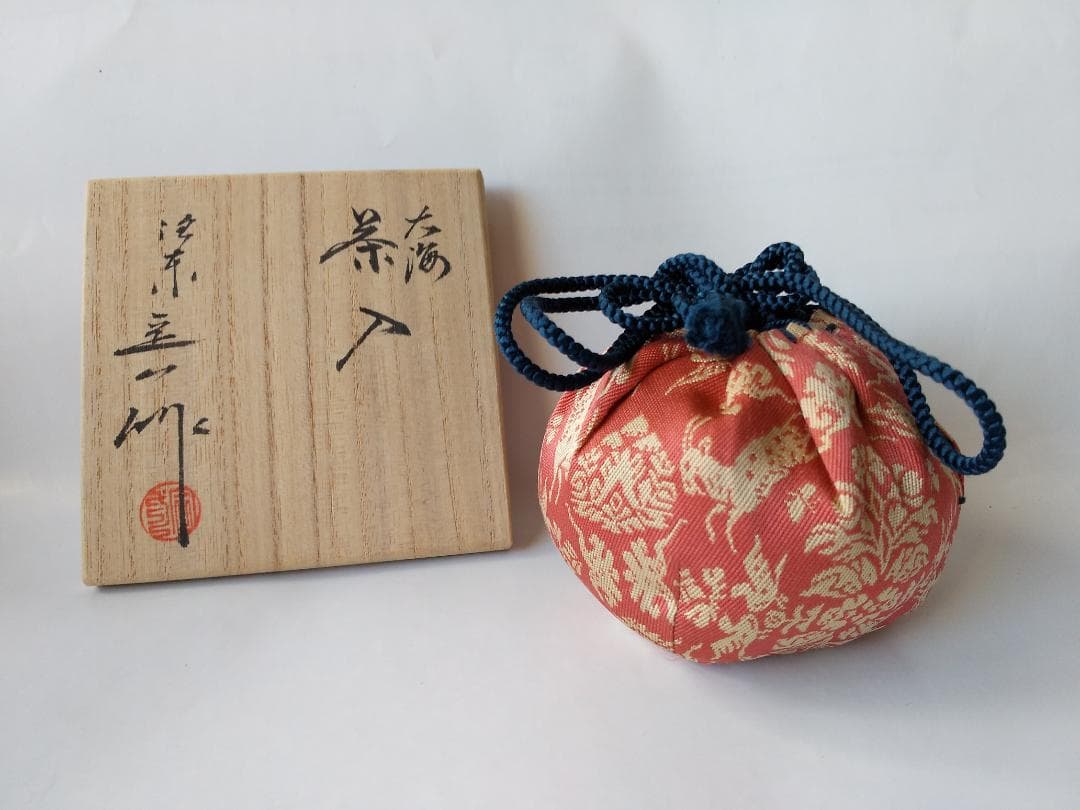 桶谷定一 大海茶入 仕覆 亀甲龍紋緞子 茶道具 共箱 茶入 新品 未使用 保管品