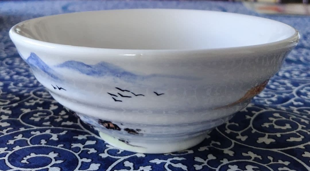 中華陶瓷　茶碗　平茶碗　山水色絵　山水図　台湾美術　陶磁器　広口茶碗　　中国