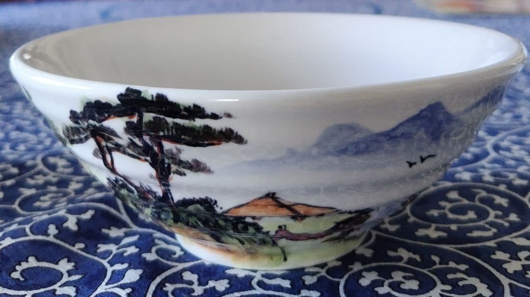 中華陶瓷　茶碗　平茶碗　山水色絵　山水図　台湾美術　陶磁器　広口茶碗　　中国
