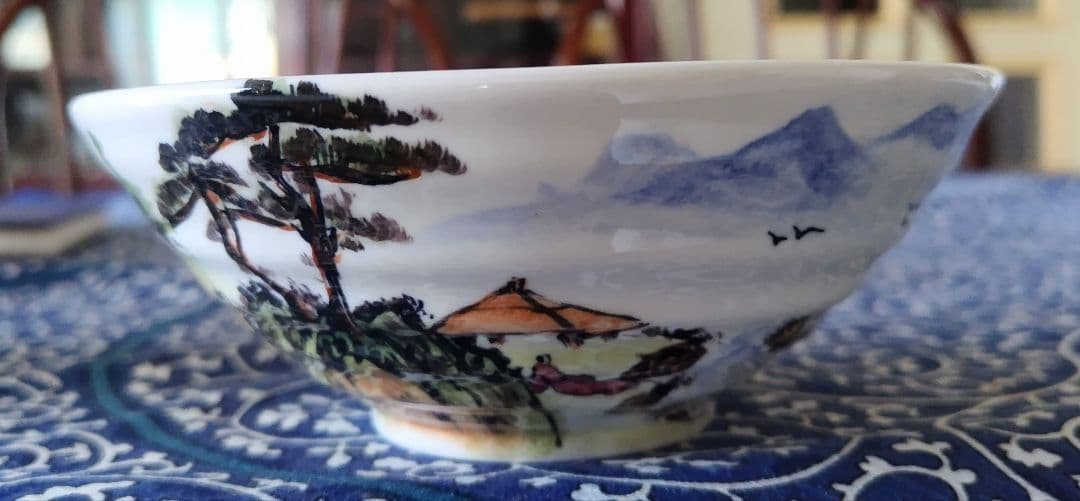 中華陶瓷　茶碗　平茶碗　山水色絵　山水図　台湾美術　陶磁器　広口茶碗　　中国