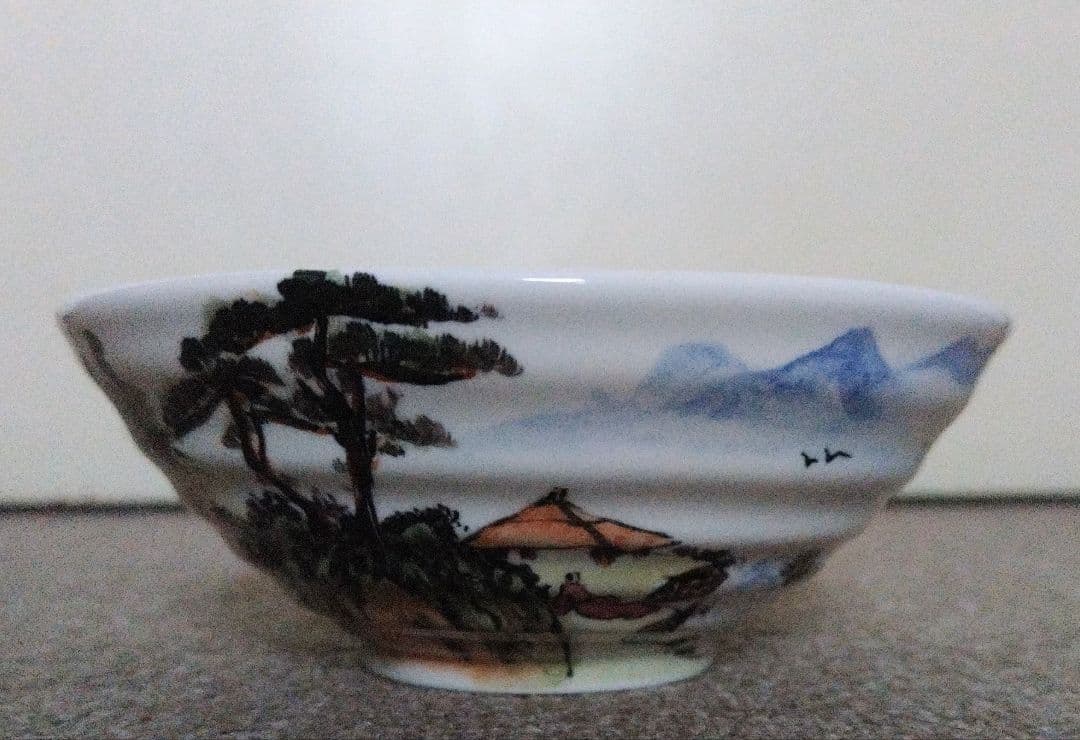 中華陶瓷　茶碗　平茶碗　山水色絵　山水図　台湾美術　陶磁器　広口茶碗　　中国