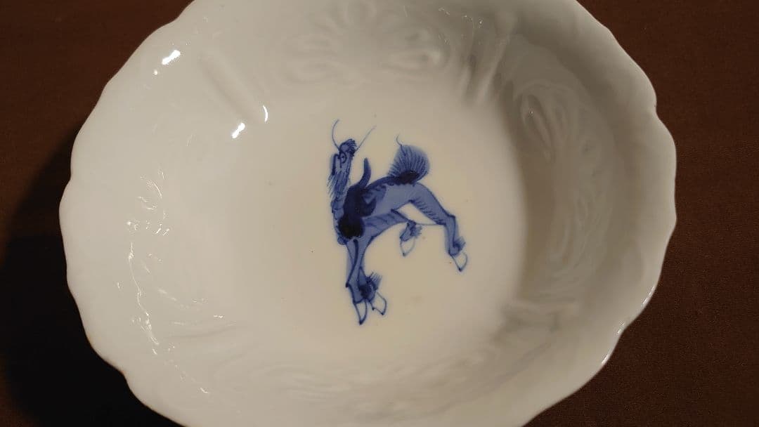 李朝　染付　古染付　白磁　麒麟の図　陽刻　蔵出し　１客