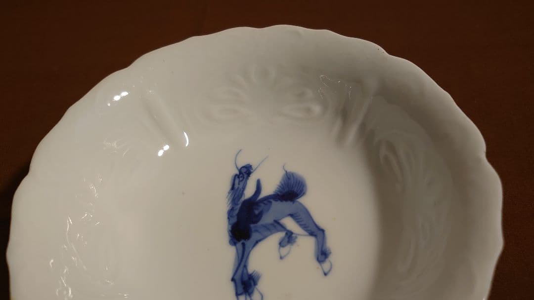 李朝　染付　古染付　白磁　麒麟の図　陽刻　蔵出し　１客