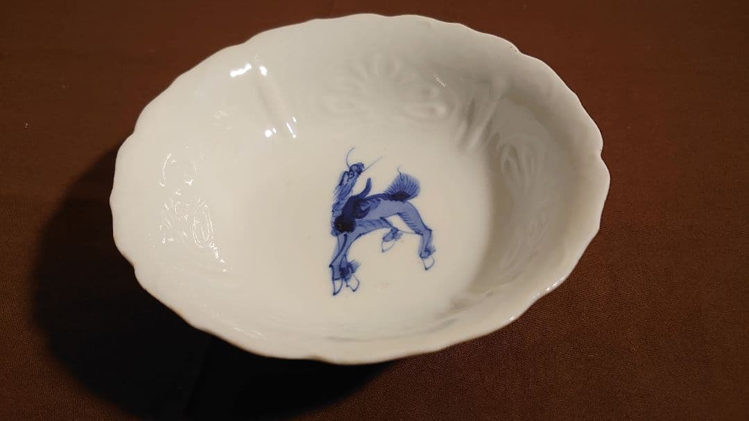 李朝　染付　古染付　白磁　麒麟の図　陽刻　蔵出し　１客