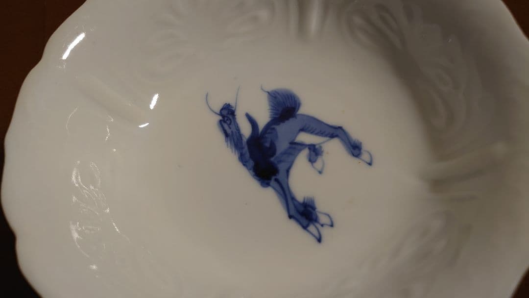 李朝　染付　古染付　白磁　麒麟の図　陽刻　蔵出し　１客