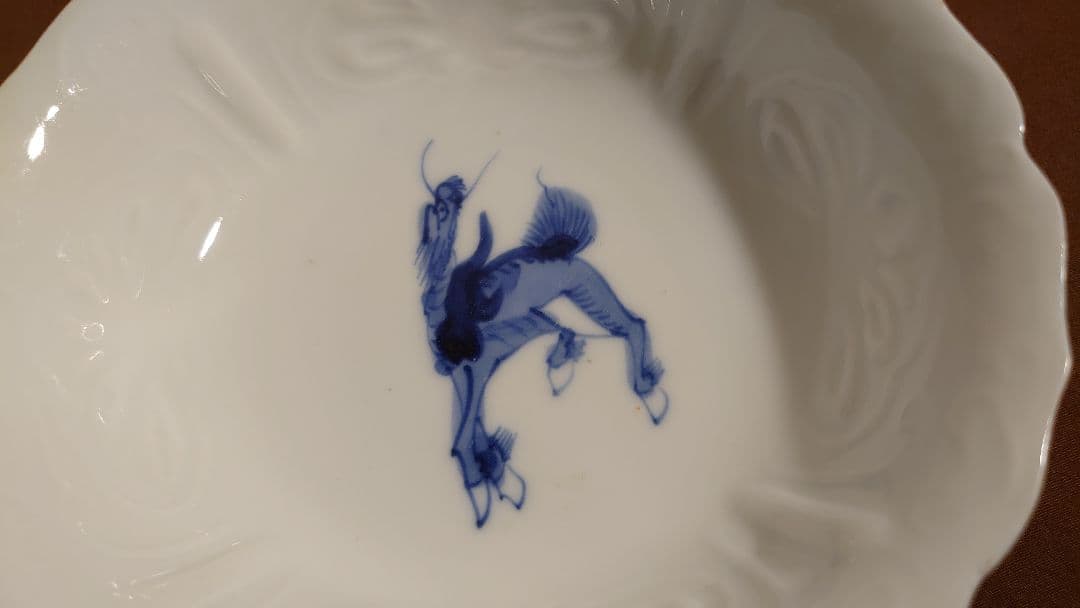 李朝　染付　古染付　白磁　麒麟の図　陽刻　蔵出し　１客