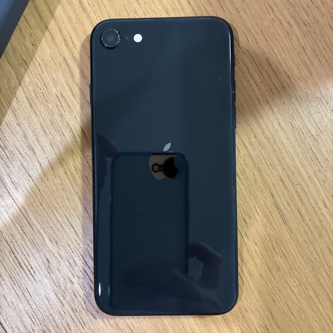 Apple iPhone se2 ブラック 本体　ケースフィルム付