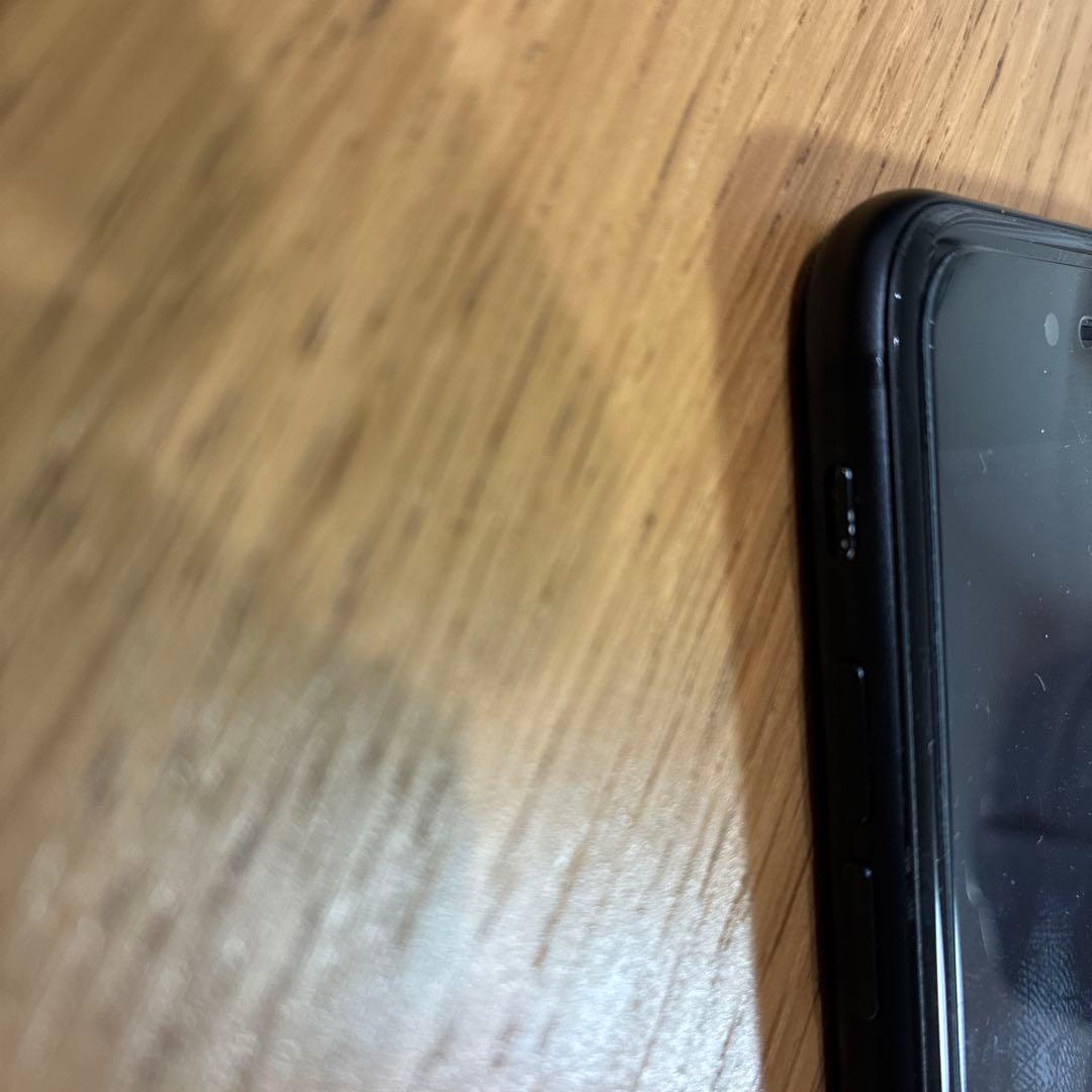 Apple iPhone se2 ブラック 本体　ケースフィルム付