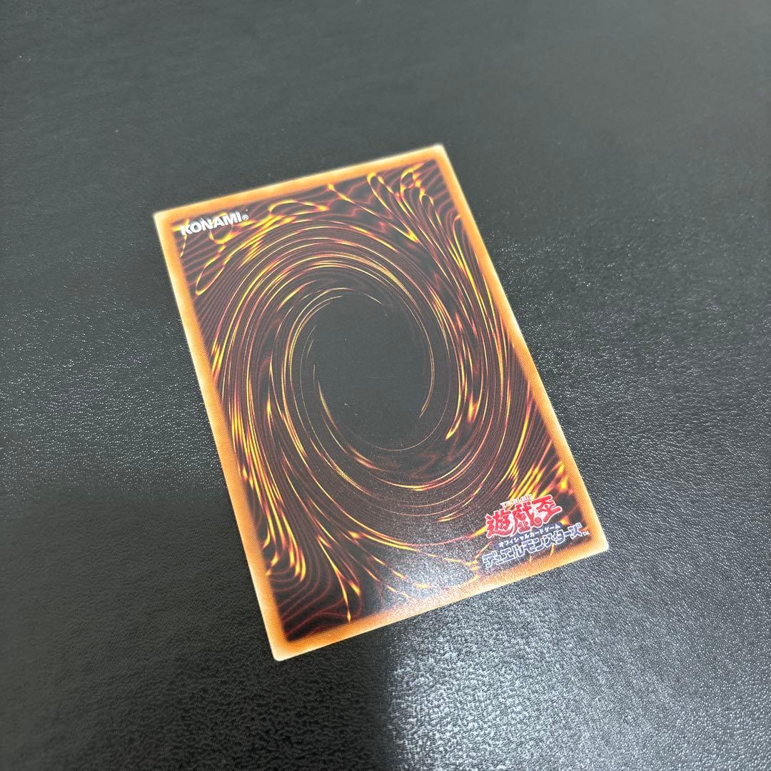 遊戯王　青眼の白龍　ブラックマジシャン　真紅眼の黒竜