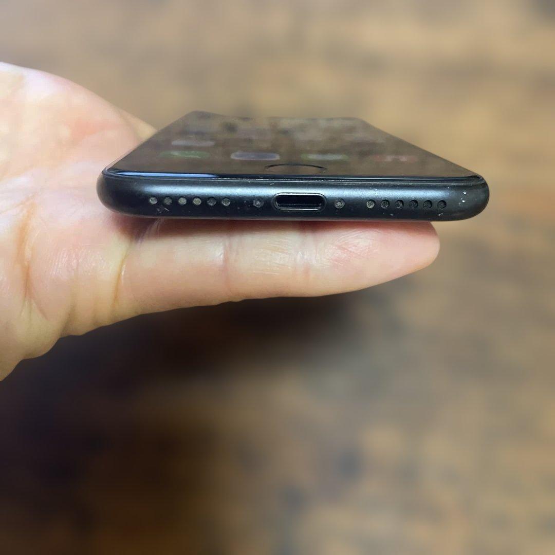 Apple iPhone SE（第2世代） ブラック 本体