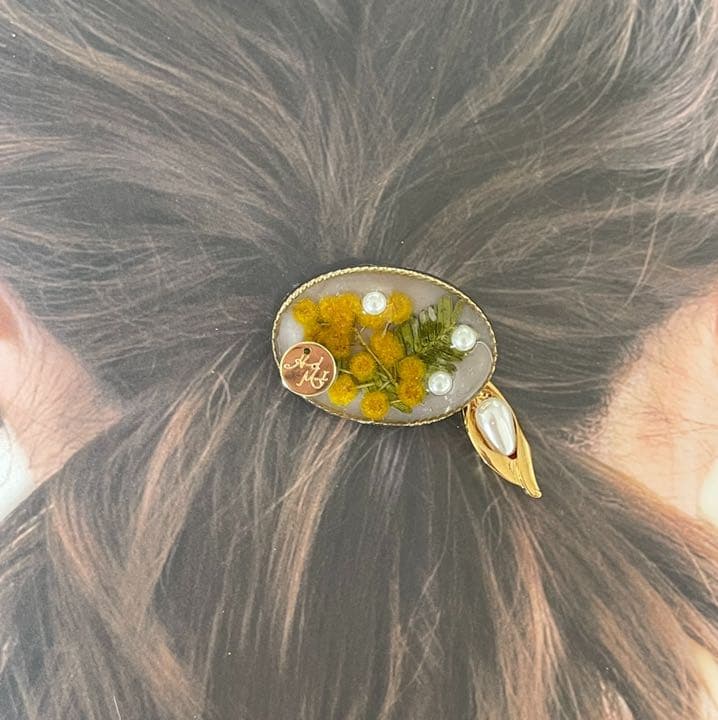 押し花フレッシュミモザ❤くすみグレーパープルの楕円形ヘアゴム❤蕾のパールチャーム