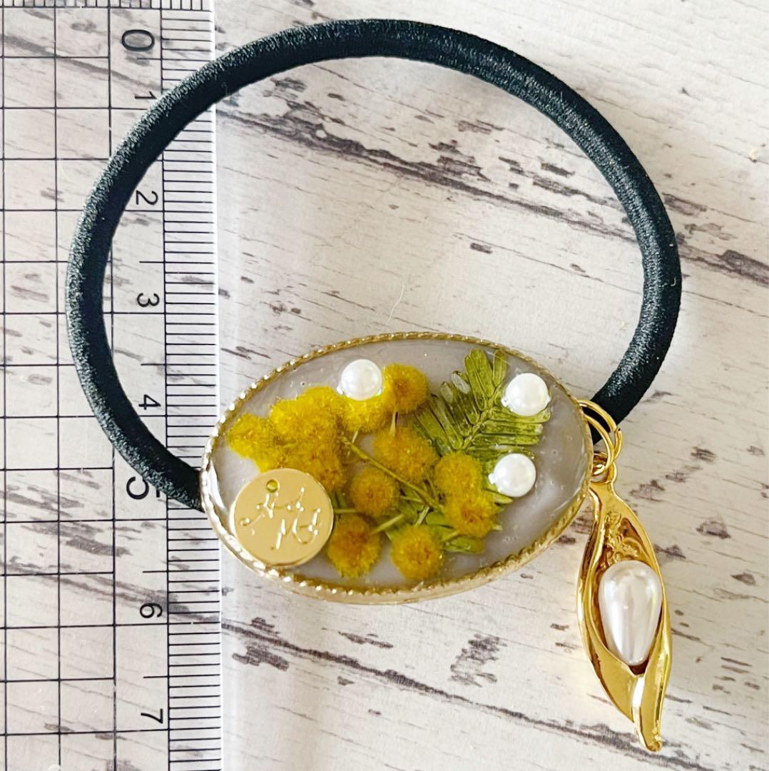 押し花フレッシュミモザ❤くすみグレーパープルの楕円形ヘアゴム❤蕾のパールチャーム