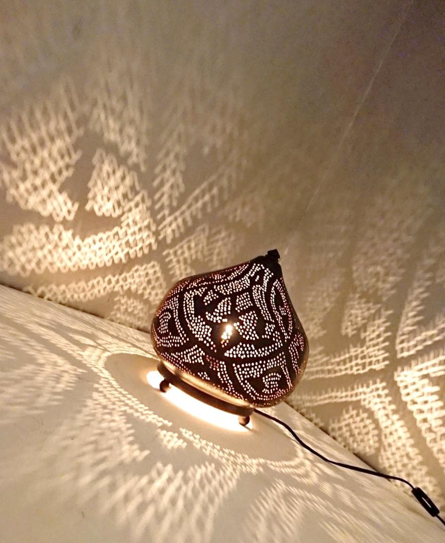 フロアランプ　たまねぎ型　メタル　ブラック