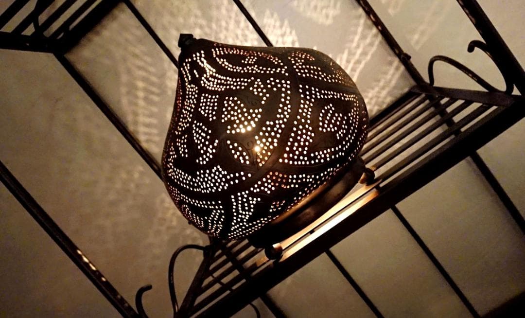 フロアランプ　たまねぎ型　メタル　ブラック