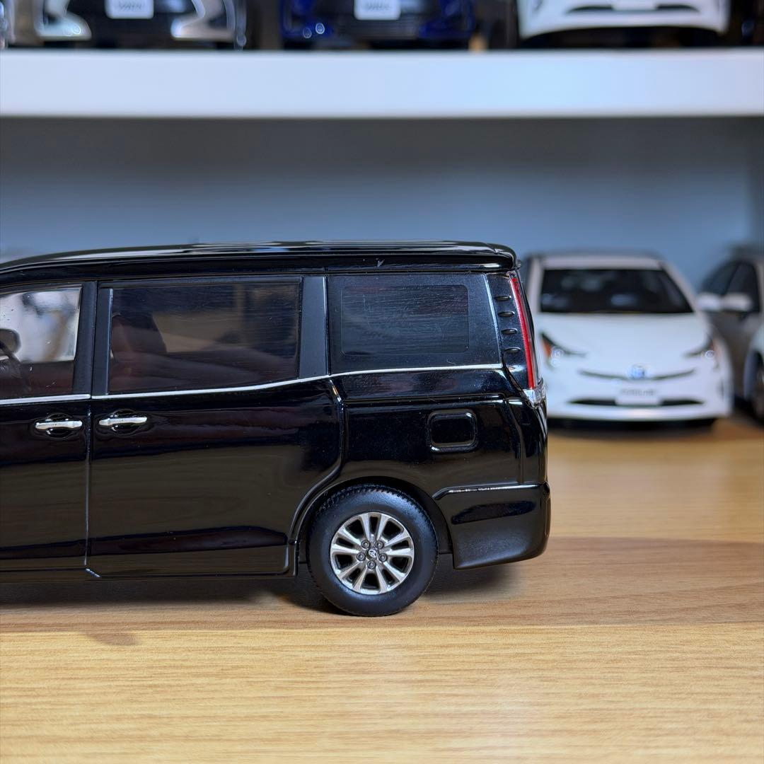 【非売品】トヨタ エスクァイア 80後期 カラーサンプルミニカー 1/30