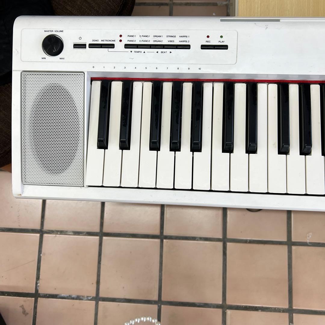 Yamaha 電子キーボード 61鍵 ホワイト　NP-12