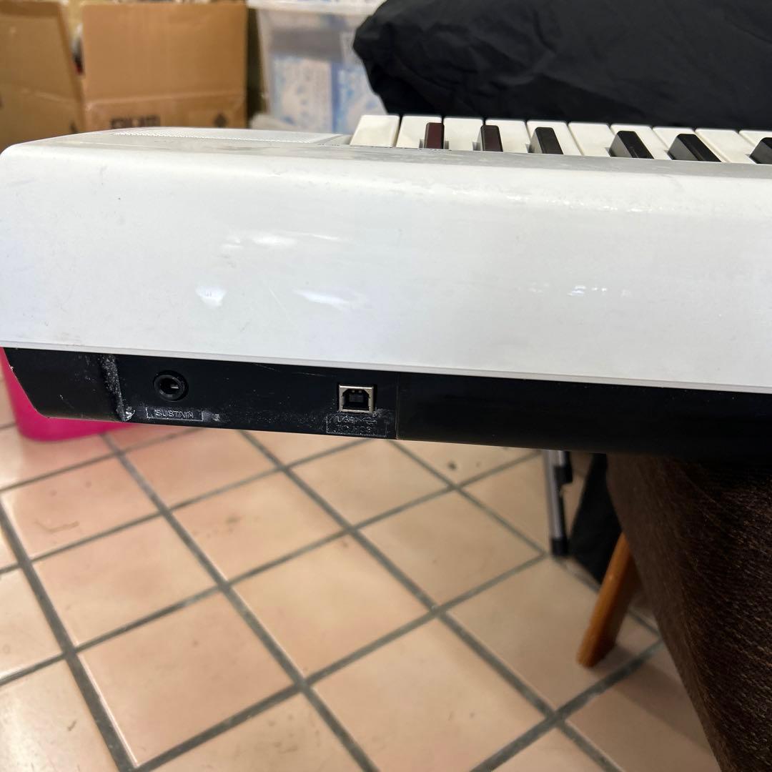 Yamaha 電子キーボード 61鍵 ホワイト　NP-12