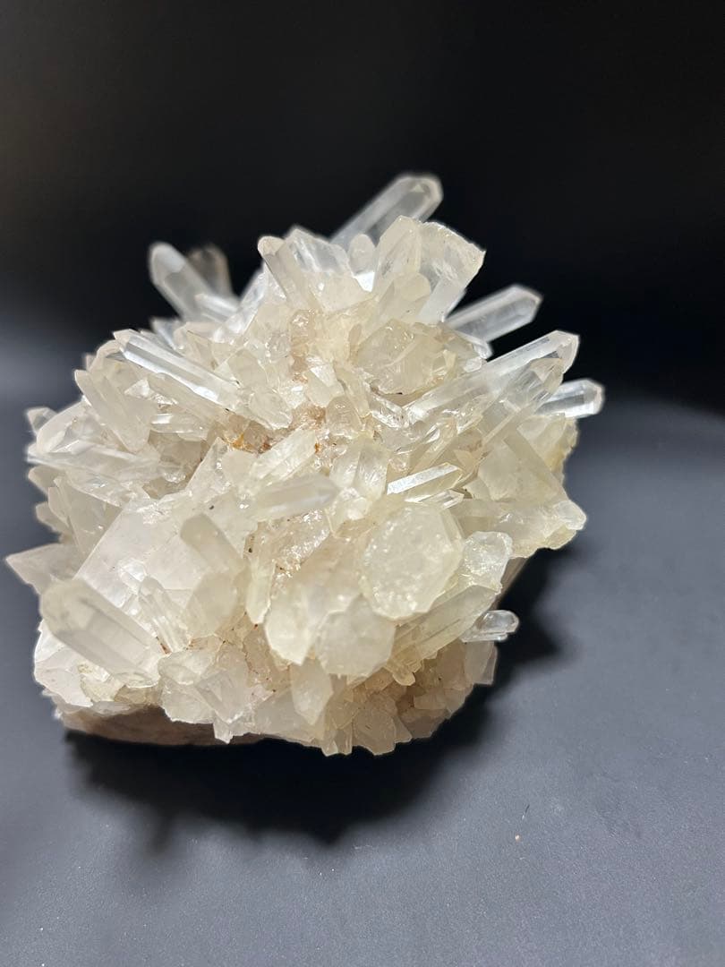 マダガスカル産　水晶クラスター　ファントム入り