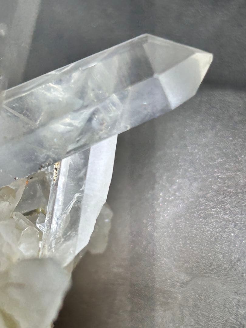 マダガスカル産　水晶クラスター　ファントム入り