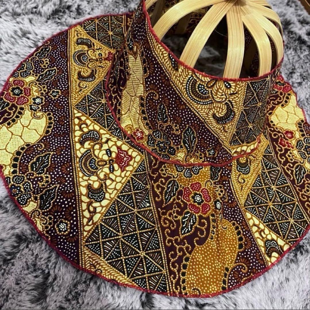 バティック柄の広いツバの帽子