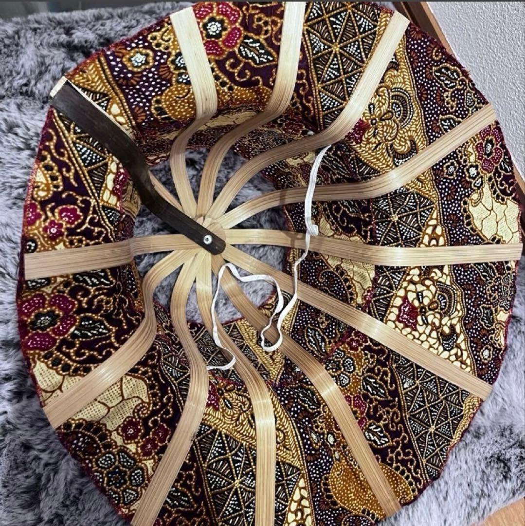 バティック柄の広いツバの帽子