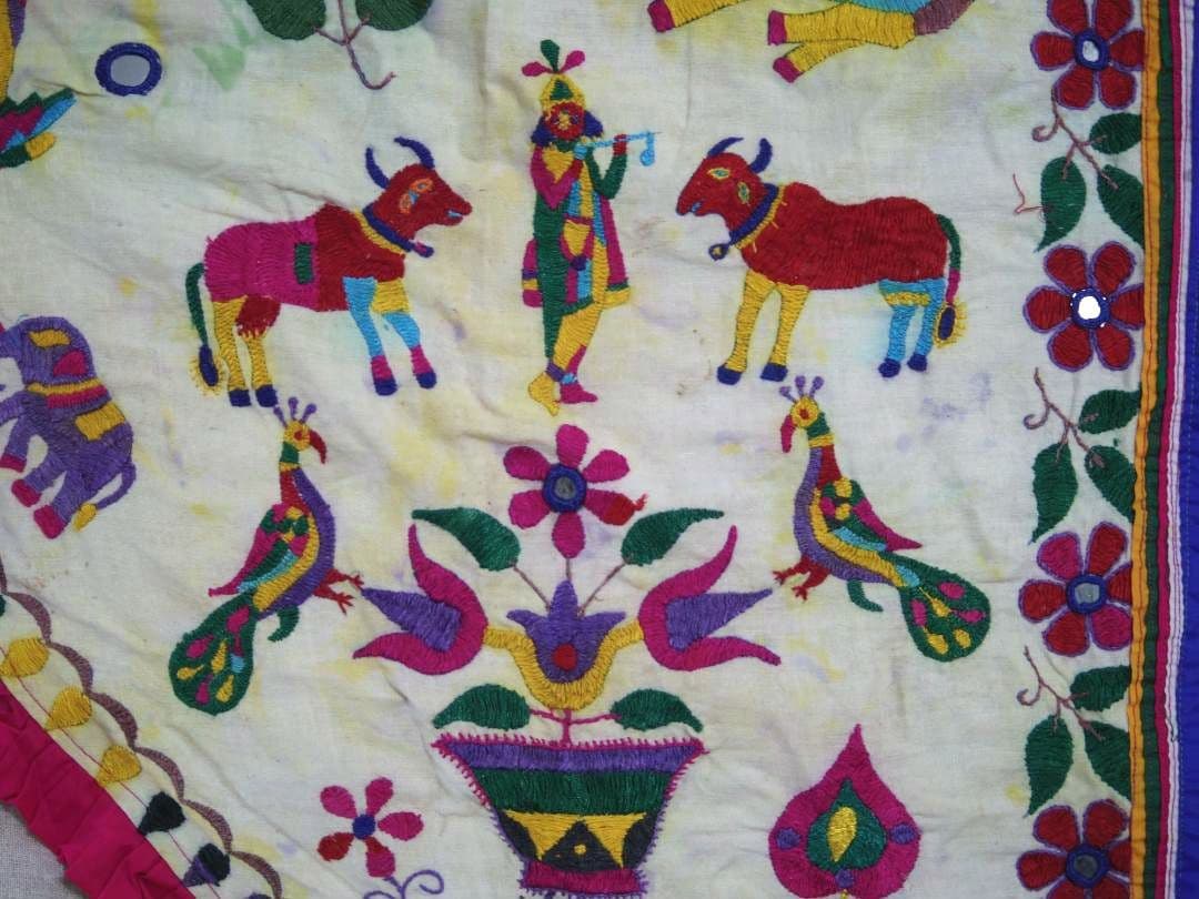 【訳あり】タペストリー　インド刺繍　トーラン　インドのれん　ヴィンテージ