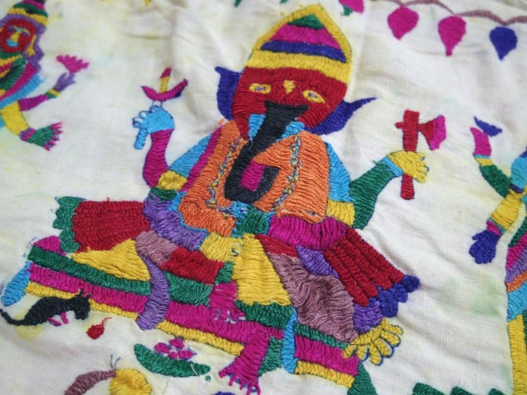 【訳あり】タペストリー　インド刺繍　トーラン　インドのれん　ヴィンテージ