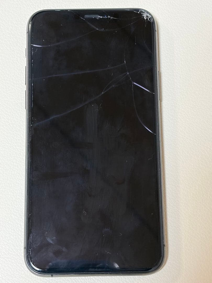 iPhone 11 Pro 64GBスペースグレー 初期化済・作動問題なし