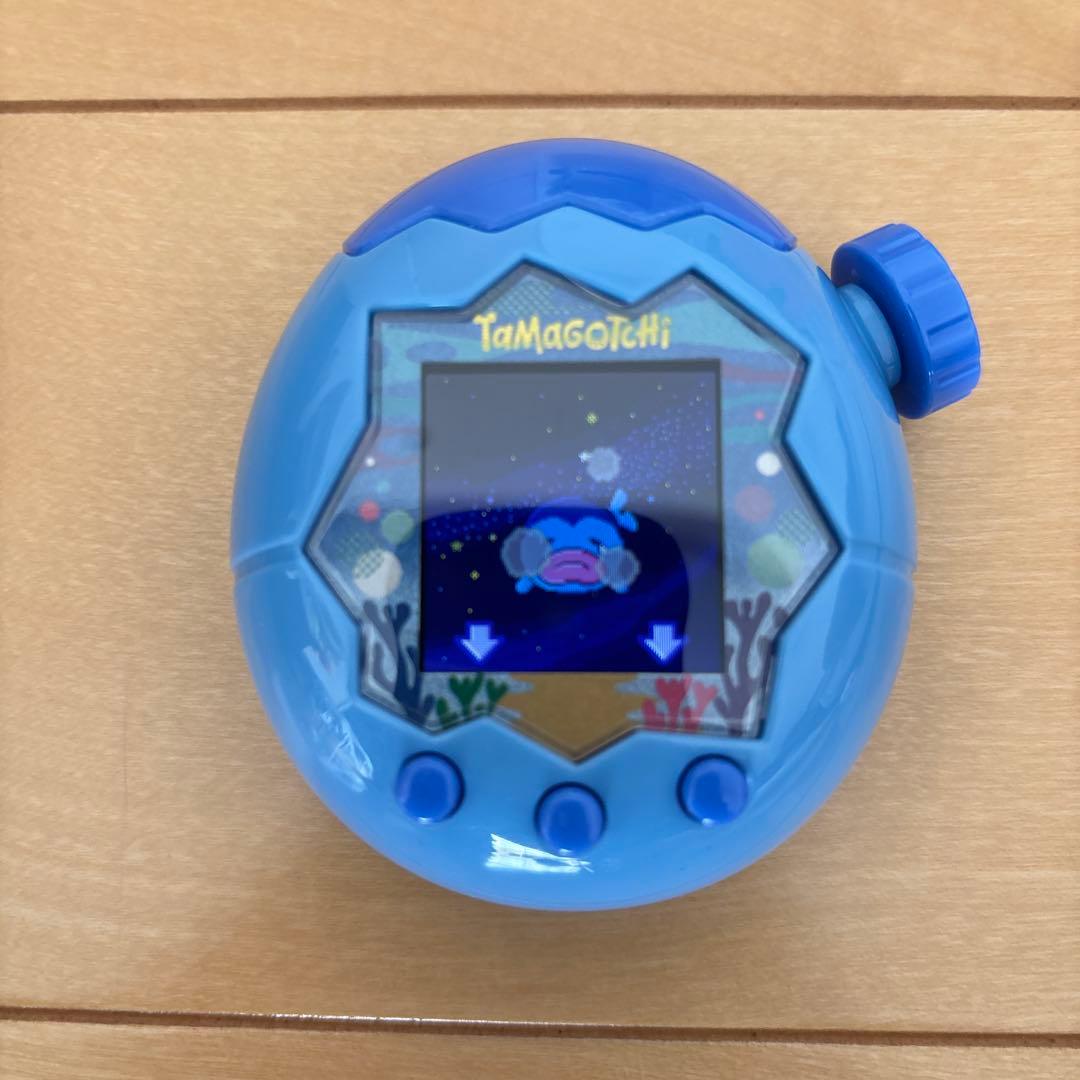 たまごっちパラダイスブルーウォーター　専用ケース、保護フィルム付き