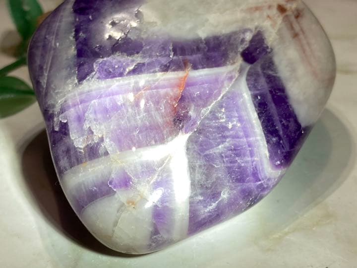 虹入り˚✧₊⁎シェブロンアメジスト　紫水晶　タンブル　握り石