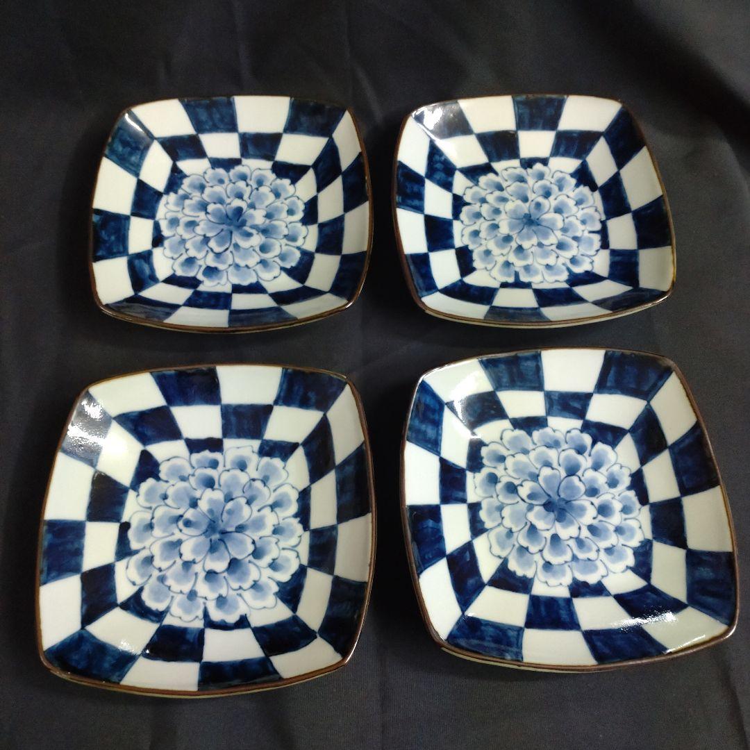 特価品、波佐見焼、花弁市松紋【赤】 ８寸角盛り皿