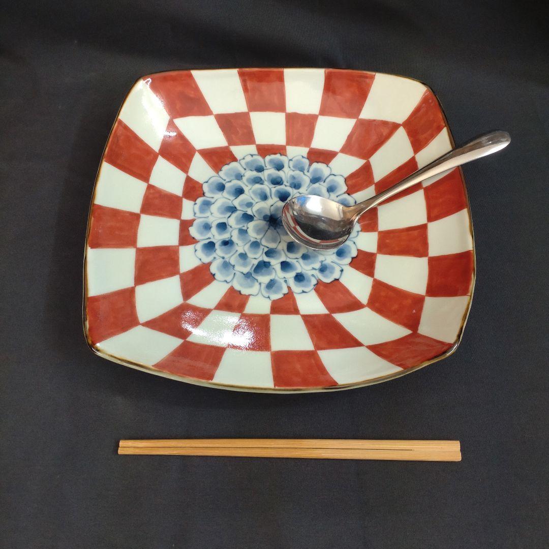 特価品、波佐見焼、花弁市松紋【赤】 ８寸角盛り皿