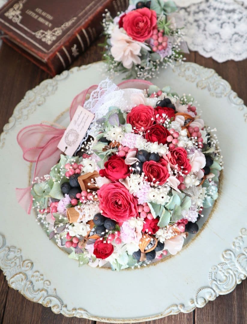 ドライフラワーꕤ︎︎スプレーバラと秋色紫陽花ꕤ︎︎お花いっぱい花籠リースꕤ︎︎