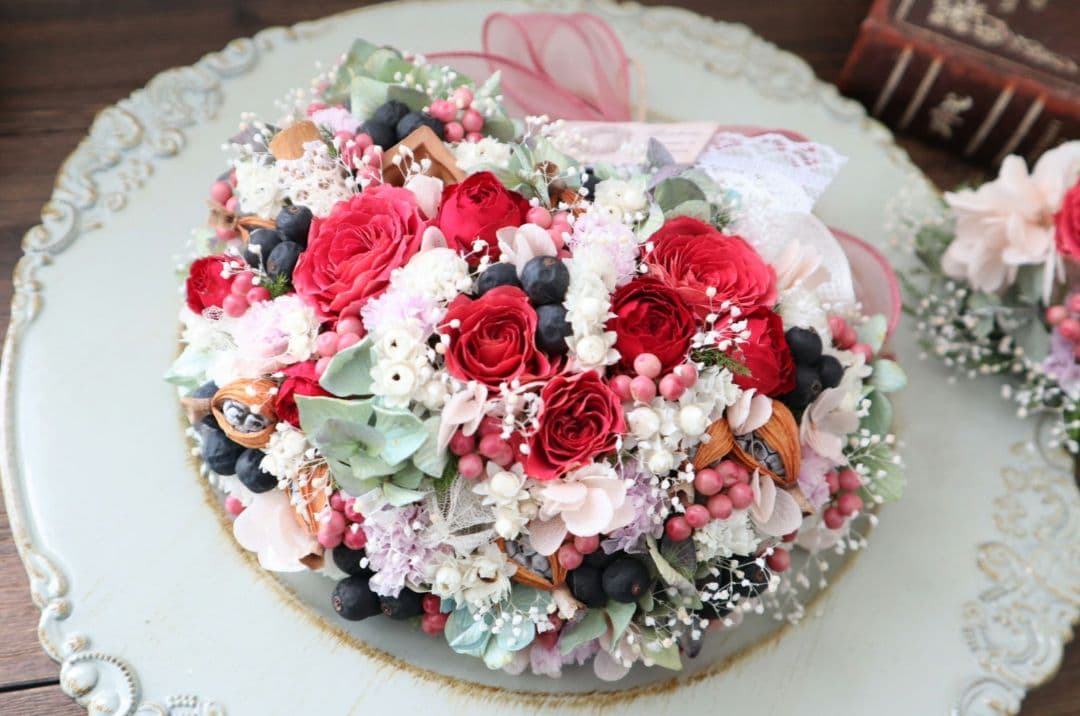 ドライフラワーꕤ︎︎スプレーバラと秋色紫陽花ꕤ︎︎お花いっぱい花籠リースꕤ︎︎