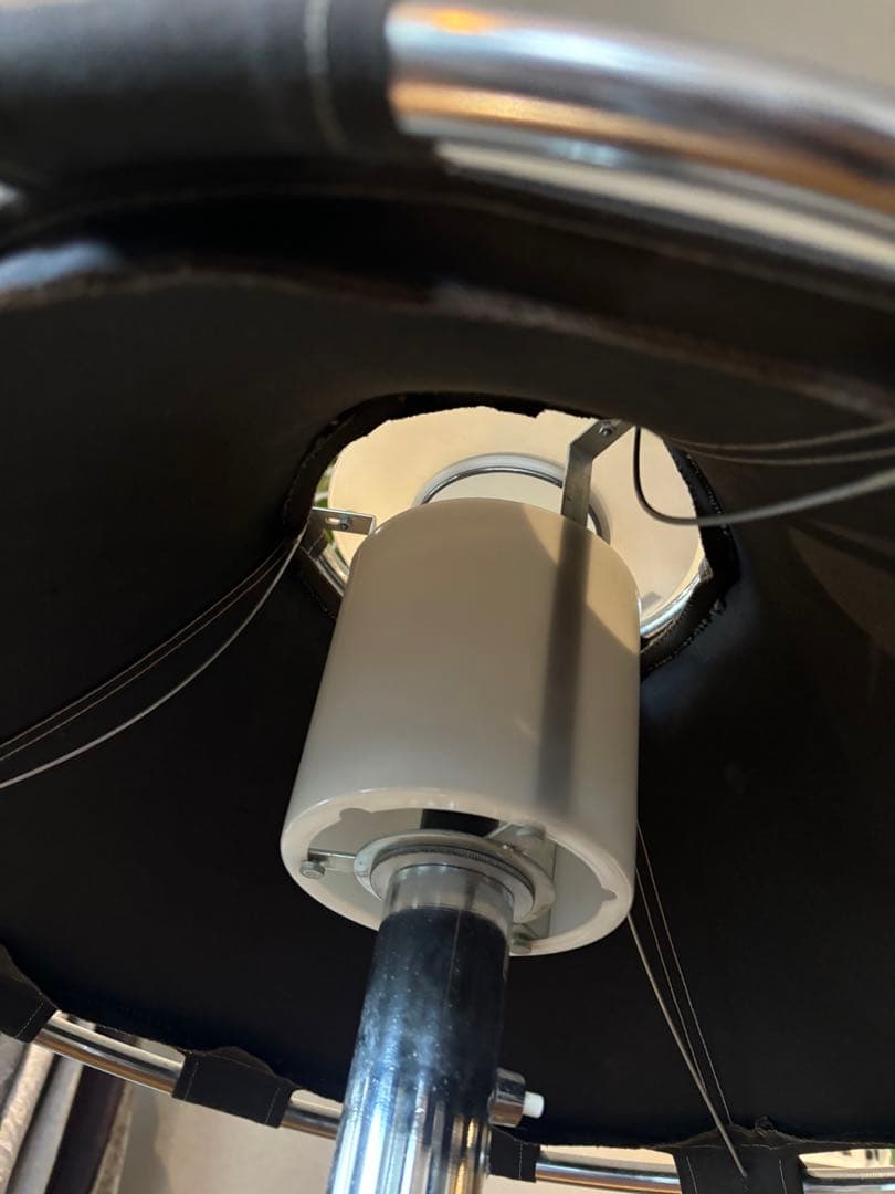 Anna Ehrner （アンナ・エーネル）クロームのフロアランプ