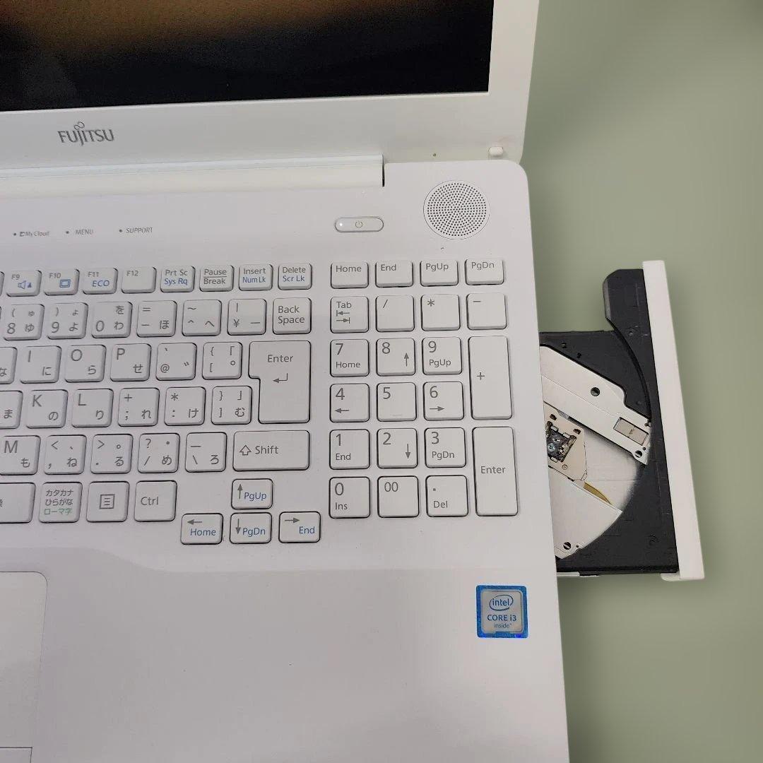 Fujitsu Lifebook ホワイトノートPC