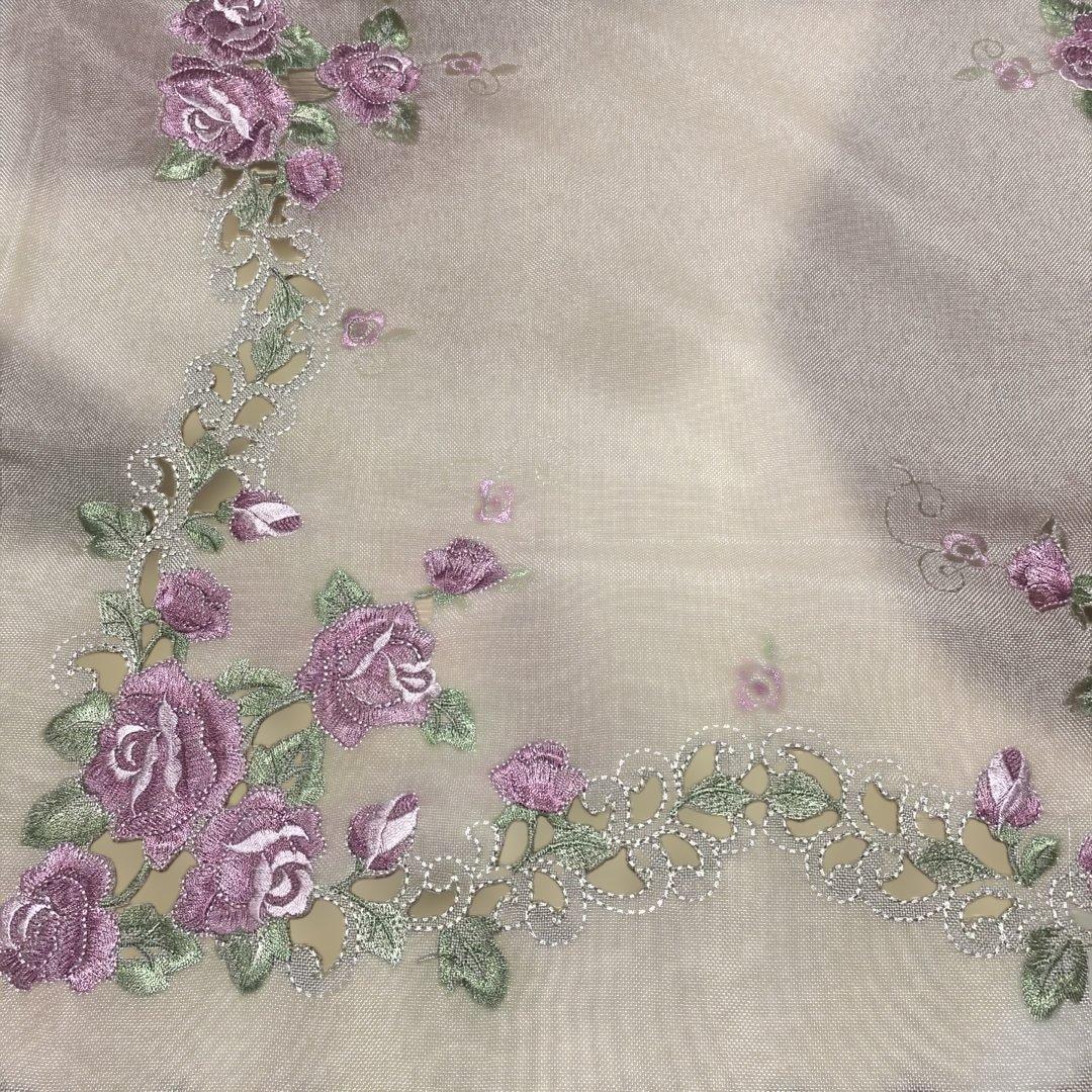 新品未使用　薔薇柄刺繍テーブルクロス 大判　130cm✖️215cm