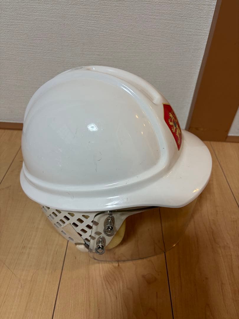 ヴィンテージ 白ヘルメット フェイスシールド付き バッジ装飾 コレクション用