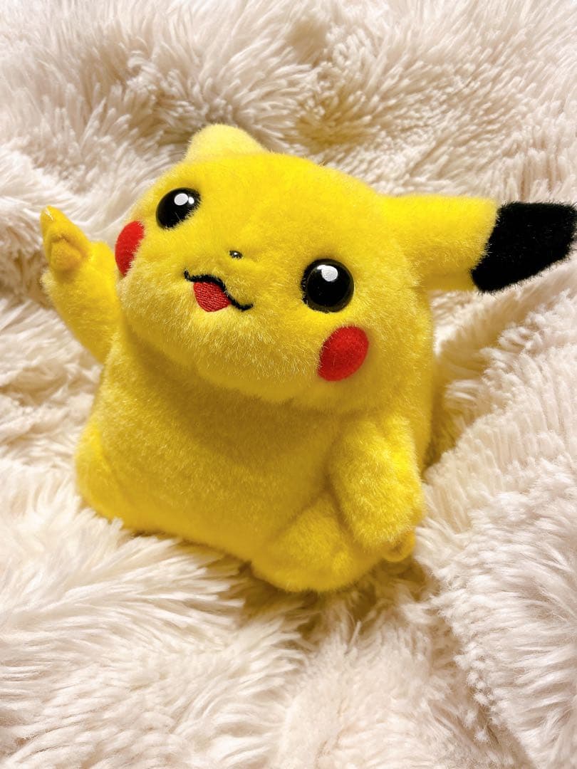 TOMY ギフトボックス　初期　ピカチュウ ピース　ぬいぐるみ