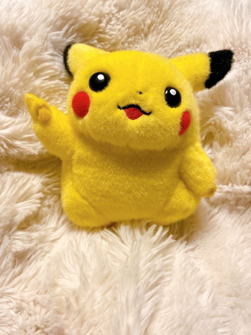 TOMY ギフトボックス　初期　ピカチュウ ピース　ぬいぐるみ