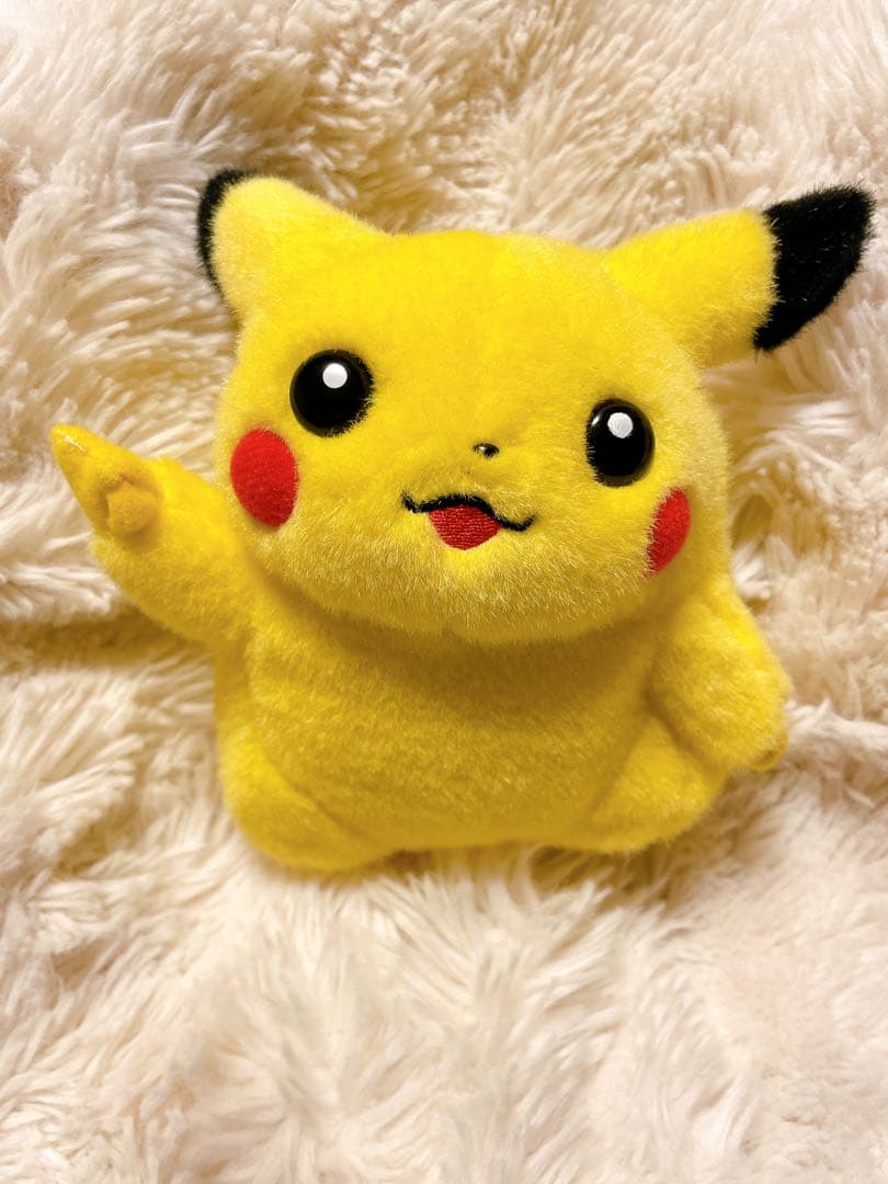 TOMY ギフトボックス　初期　ピカチュウ ピース　ぬいぐるみ