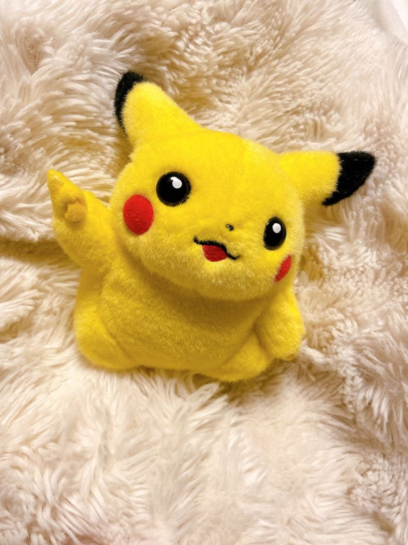 TOMY ギフトボックス　初期　ピカチュウ ピース　ぬいぐるみ