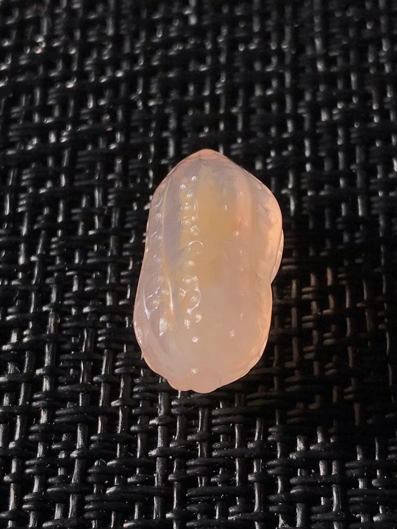 ゴビ石−1451 ゴビ瑪瑙　彫刻　『ピーナッツ、ラッカセイ』