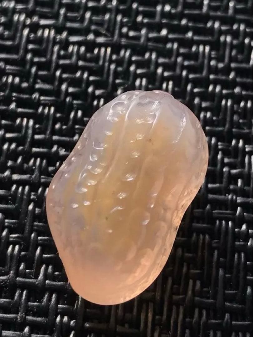 ゴビ石−1451 ゴビ瑪瑙　彫刻　『ピーナッツ、ラッカセイ』