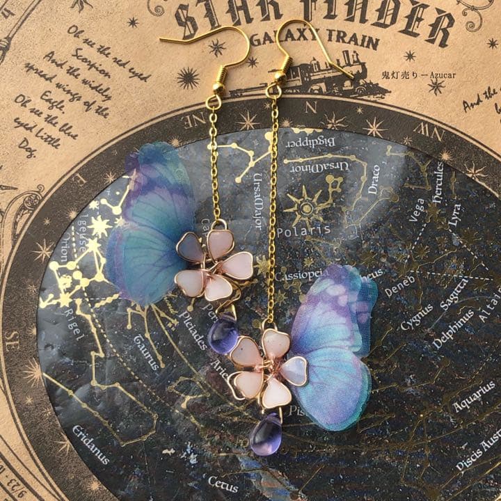 桜と遊ぶ蝶々　ディップアート調　さくら　蝶々　カラーチェンジ雫　ピアス