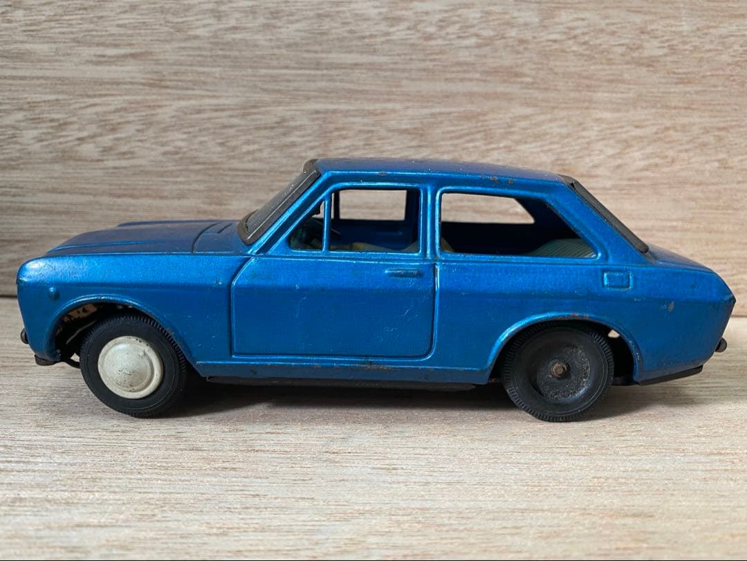 レア！　日本製　ブリキ製　ミニカー　日産　ダットサン サニー 1000