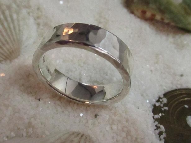 ★手作り★シルバー９５０槌目柄平打ちリング１８号