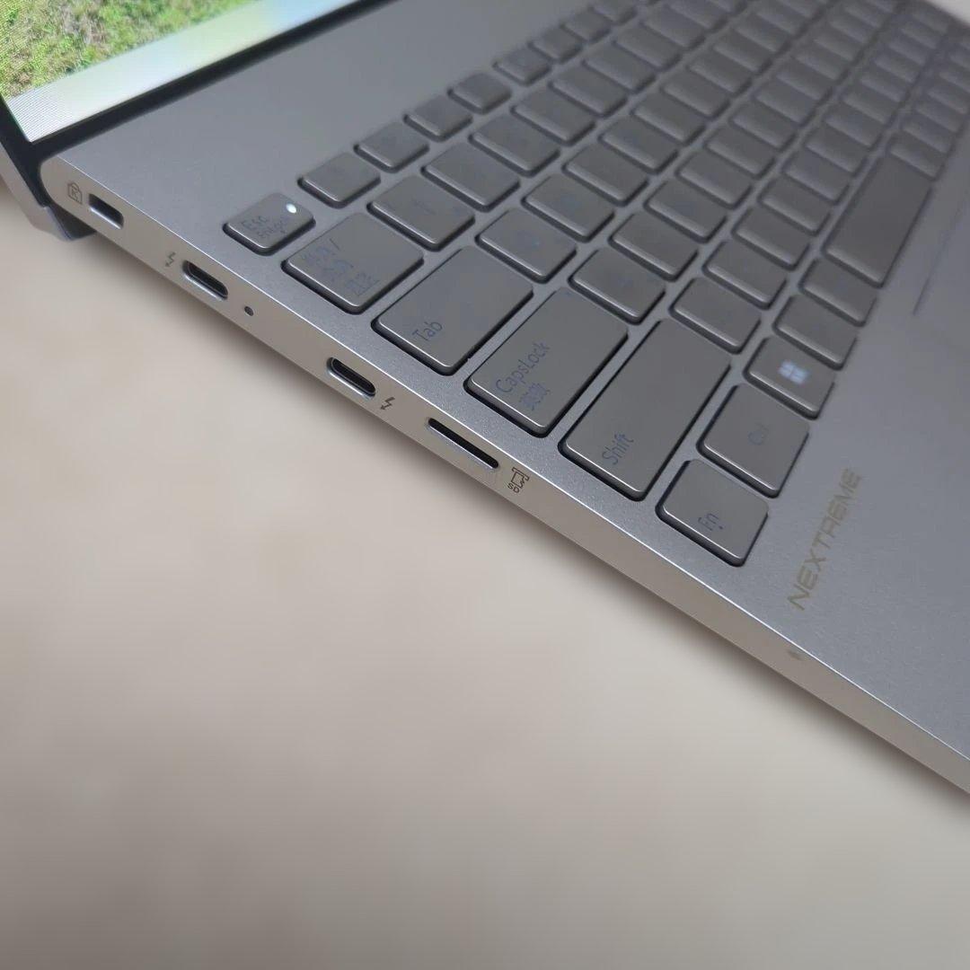 希少 超軽量 PC NEC NEXTREME Carbon XC750DAG