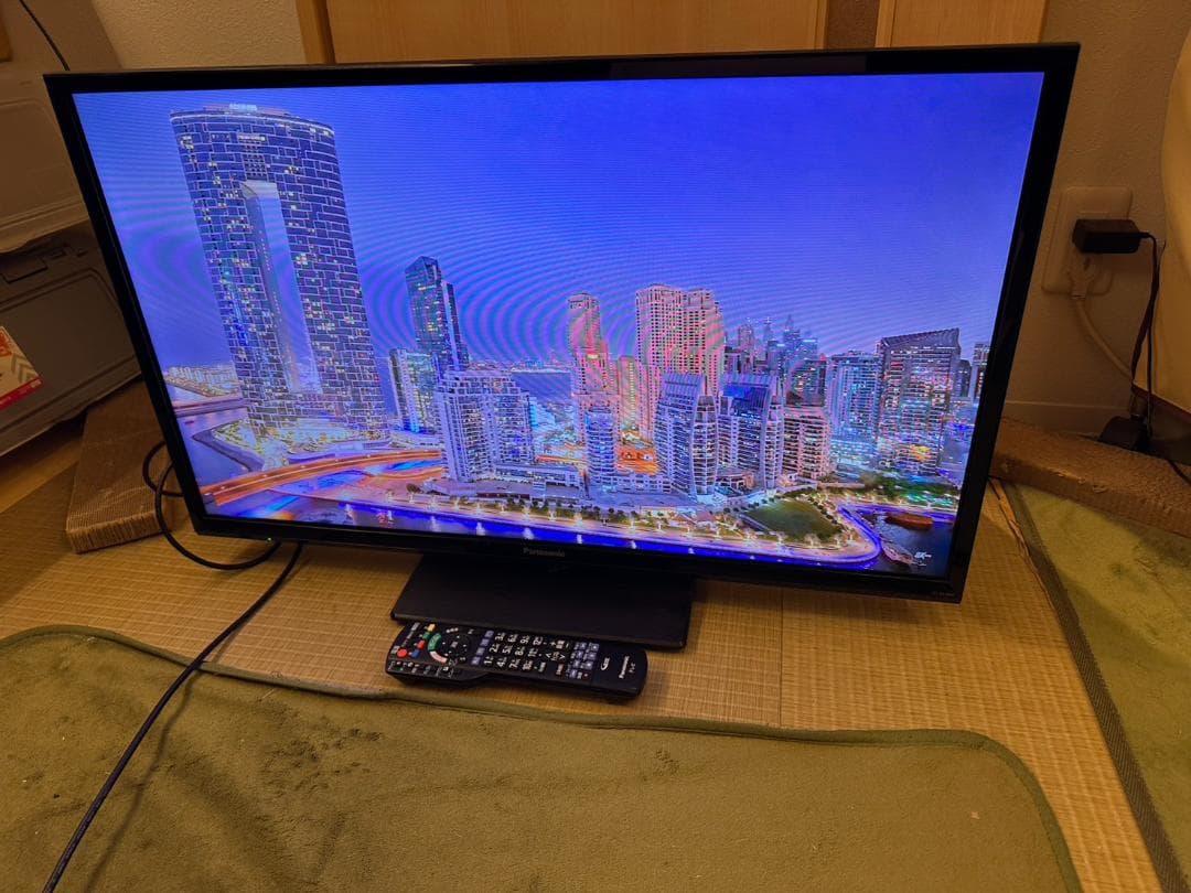 Panasonic　パナソニック 32型 テレビ TH-32J300HT 22年