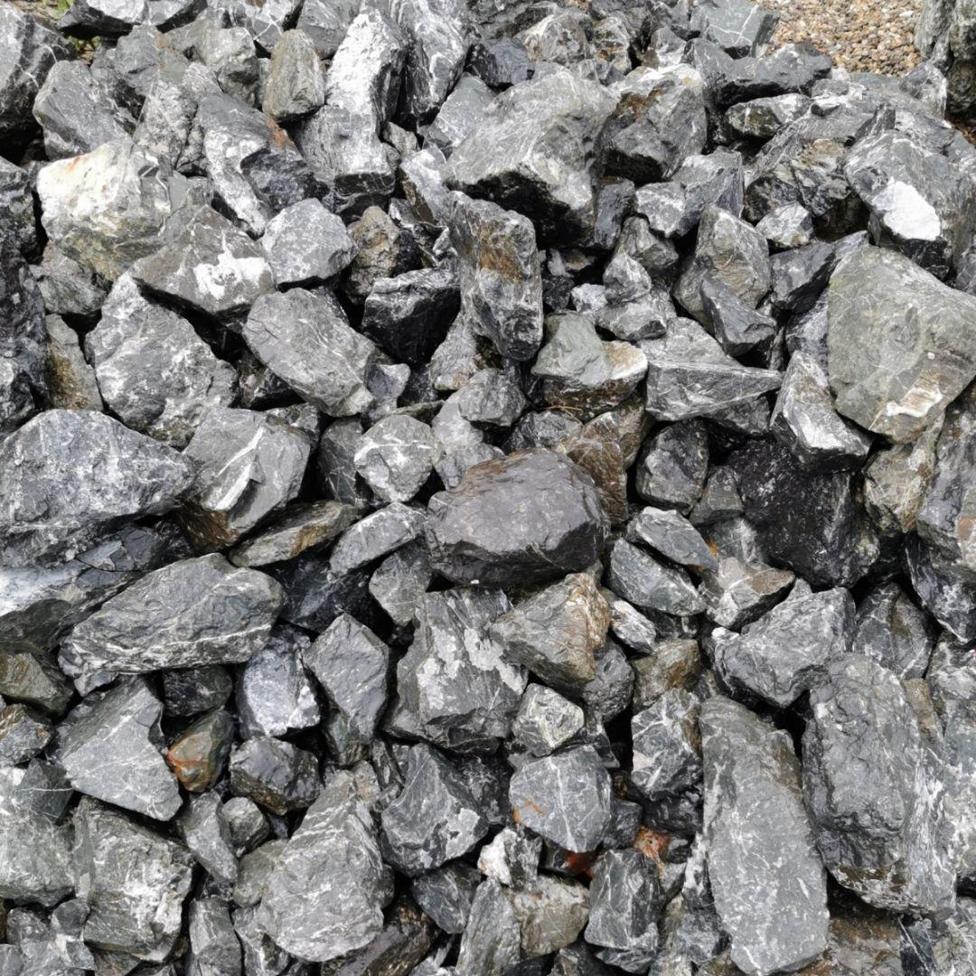 秩父産グレーストーン　1000キロ　庭石　石　鑑賞石　庭　ガーデニング